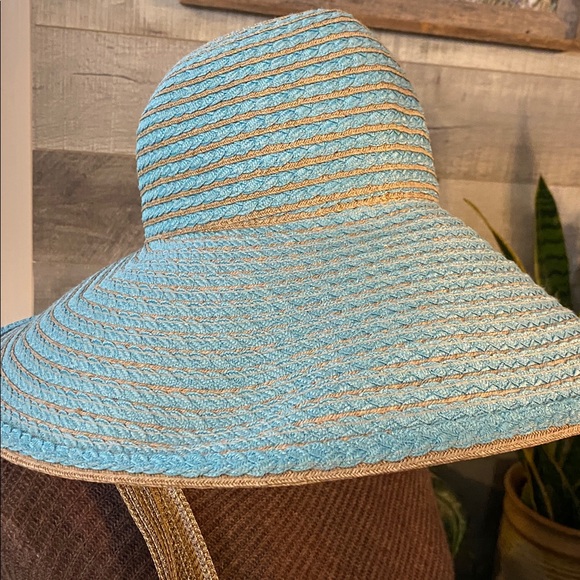 Eric Javits Metallic Tote Bag and Eric Javits squishy hat - Picture 11 of 14